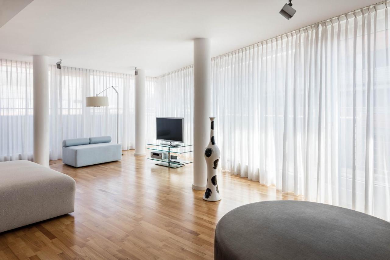 فندق ذا ماندالا برلين المظهر الخارجي الصورة Curtains in a living room