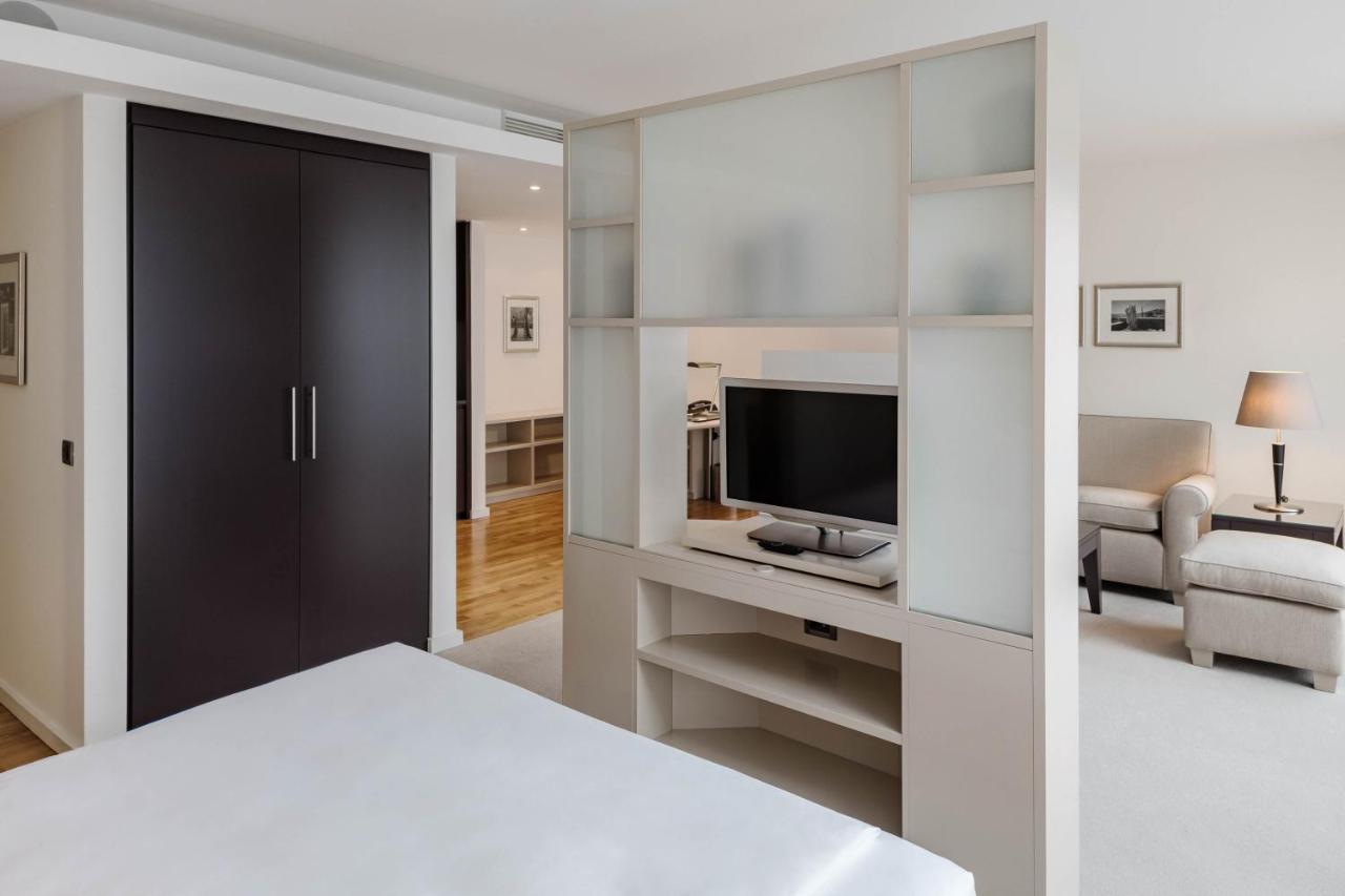 فندق ذا ماندالا برلين المظهر الخارجي الصورة A sliding door